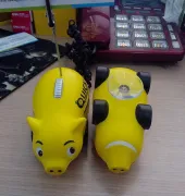 PIGS WITH SUCTION CUP AND NOTE PAD HOLDER