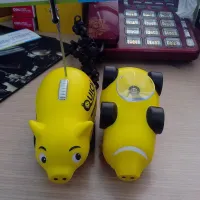 PIGS WITH SUCTION CUP AND NOTE PAD HOLDER